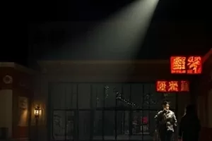 久久久久久久平台首页横版主推画面，悬疑短剧雾港来信的码头对峙场景